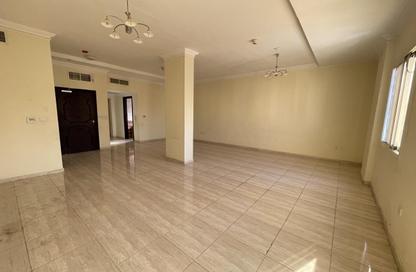Apartment - 2 Bedrooms - 3 Bathrooms for rent in Umm Ghwailina Comm - Umm Ghuwalina - Umm Ghuwailina - Doha