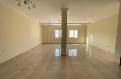 Apartment - 2 Bedrooms - 3 Bathrooms for rent in Umm Ghwailina Comm - Umm Ghuwalina - Umm Ghuwailina - Doha