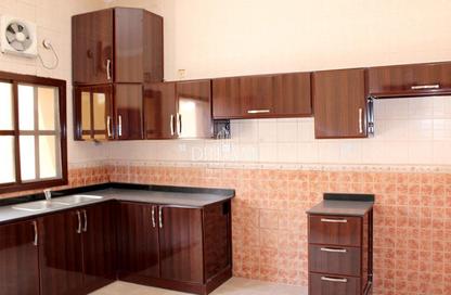 Apartment - 5 Bedrooms - 5 Bathrooms for rent in Al Kheesa - Al Kheesa - Umm Salal Mohammed
