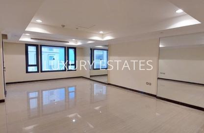 Apartment - 1 Bedroom - 2 Bathrooms for rent in West Porto Drive - Porto Arabia - The Pearl Island - Doha Apartment - 1 Bedroom - 2 Bathrooms for rent in West Porto Drive - Porto Arabia - The Pearl Island - Doha