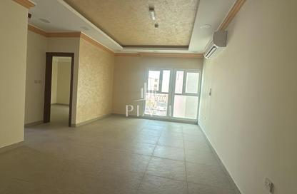 Apartment - 2 Bedrooms - 2 Bathrooms for rent in Umm Ghwailina Comm - Umm Ghuwalina - Umm Ghuwailina - Doha