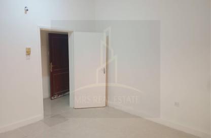Apartment - 2 Bedrooms - 1 Bathroom for rent in Salaja Street - Doha Al Jadeed - Doha