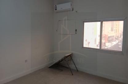 Apartment - 2 Bedrooms - 1 Bathroom for rent in Salaja Street - Doha Al Jadeed - Doha