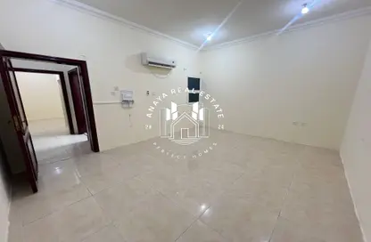 فيلا - غرفة نوم - 1 حمام للايجار في بوابة عين خالد - عين خالد - الدوحة