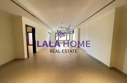 Apartment - 1 Bedroom - 2 Bathrooms for rent in West Porto Drive - Porto Arabia - The Pearl Island - Doha