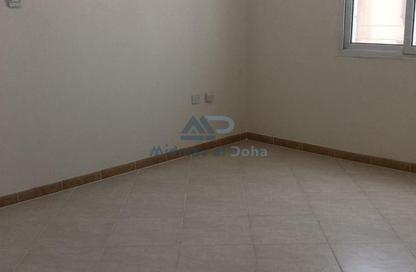 Apartment - 3 Bedrooms - 2 Bathrooms for rent in Al Muntazah - Doha