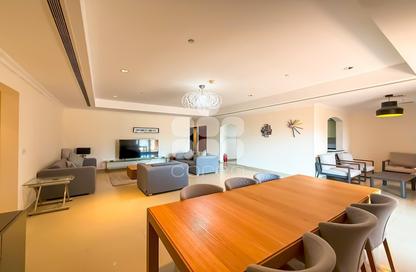 Apartment - 2 Bedrooms - 3 Bathrooms for rent in La Croisette - Porto Arabia - The Pearl Island - Doha
