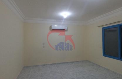 Apartment - 3 Bedrooms - 2 Bathrooms for rent in Fereej Kulaib - Doha