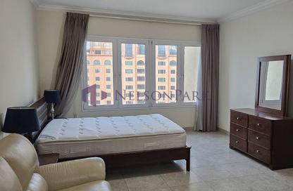 Apartment - 2 Bedrooms - 3 Bathrooms for rent in Tower 10 - Porto Arabia - The Pearl Island - Doha