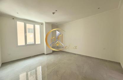 Apartment - 2 Bedrooms - 3 Bathrooms for rent in Al Nasr Street - Al Nasr - Doha
