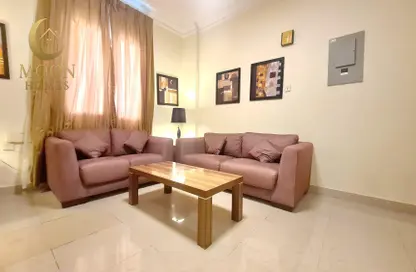 Apartment - 2 Bedrooms - 2 Bathrooms for rent in Umm Ghwailina Comm - Umm Ghuwalina - Umm Ghuwailina - Doha