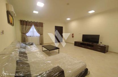 مجمع سكني - 3 - 3 للإيجار في شارع الحمرا - الثمامة - الدوحة