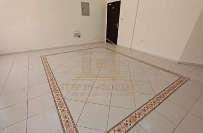 Apartment - 3 Bedrooms - 2 Bathrooms for rent in Madinat Khalifa Building 58 - Madinat Khalifa South - Madinat Khalifa - Doha Apartment - 3 Bedrooms - 2 Bathrooms for rent in Madinat Khalifa Building 58 - Madinat Khalifa South - Madinat Khalifa - Doha