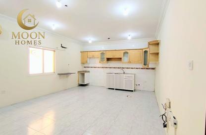 Apartment - 1 Bedroom - 1 Bathroom for rent in Umm Ghuwailina 4 - Umm Ghuwailina - Doha Apartment - 1 Bedroom - 1 Bathroom for rent in Umm Ghuwailina 4 - Umm Ghuwailina - Doha