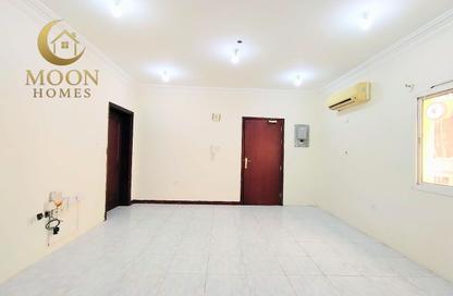 Apartment - 1 Bedroom - 1 Bathroom for rent in Umm Ghuwailina 4 - Umm Ghuwailina - Doha Apartment - 1 Bedroom - 1 Bathroom for rent in Umm Ghuwailina 4 - Umm Ghuwailina - Doha