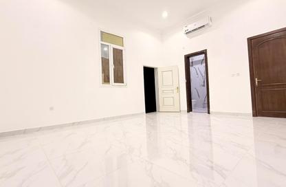 Apartment - Studio - 1 Bathroom for rent in Umm Al Seneem Street - Ain Khaled - Doha