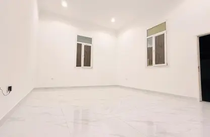 Apartment - 1 Bathroom for rent in Umm Al Seneem Street - Ain Khaled - Doha