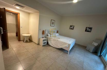 Apartment - 2 Bedrooms - 2 Bathrooms for rent in Porto Arabia - The Pearl Island - Doha