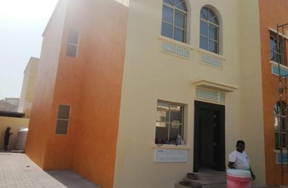 Apartment - 5 Bedrooms - 4 Bathrooms for rent in Umm Al Seneem Street - Ain Khaled - Doha