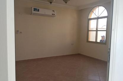 Apartment - 5 Bedrooms - 4 Bathrooms for rent in Umm Al Seneem Street - Ain Khaled - Doha