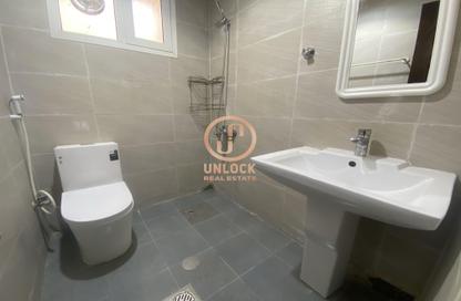 Apartment - 2 Bedrooms - 1 Bathroom for rent in Umm Ghwailina Comm - Umm Ghuwalina - Umm Ghuwailina - Doha
