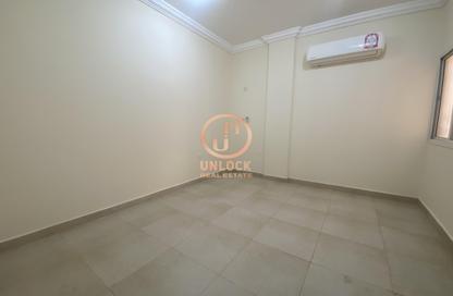 Apartment - 2 Bedrooms - 1 Bathroom for rent in Umm Ghwailina Comm - Umm Ghuwalina - Umm Ghuwailina - Doha