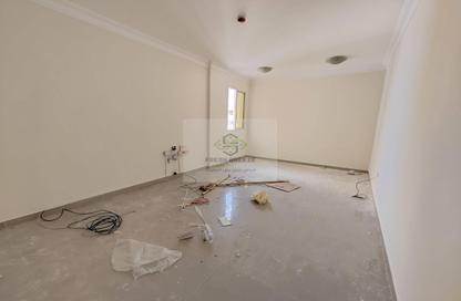 Apartment - 2 Bedrooms - 2 Bathrooms for rent in Umm Ghwailina Comm - Umm Ghuwalina - Umm Ghuwailina - Doha