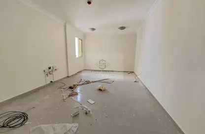 شقة - 2 غرف نوم - 2 حمامات للايجار في ام غوالينا تجارية - ام غويلينا - أم غويلينا - الدوحة