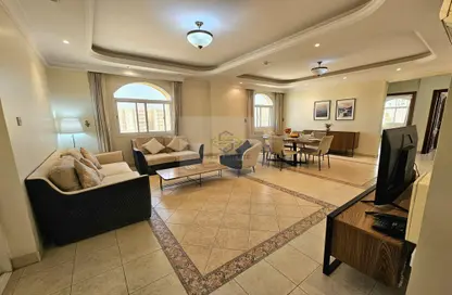 Apartment - 2 Bedrooms - 3 Bathrooms for rent in Al Sadd Road - Al Sadd - Doha