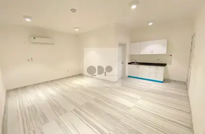 Apartment - 1 Bathroom for rent in Umm Salal Ali - Umm Salal Ali - Doha