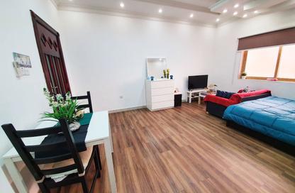 Apartment - Studio - 1 for rent in Al Dafna - Doha