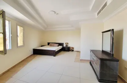 شقة - 2 غرف نوم - 2 حمامات للايجار في شارع طارق - فريج بن عمران - الدوحة