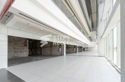 Shop - Studio - 1 Bathroom for rent in Umm Al Seneem Street - Ain Khaled - Doha