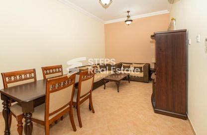 Apartment - 2 Bedrooms - 2 Bathrooms for rent in Umm Al Seneem Street - Ain Khaled - Doha