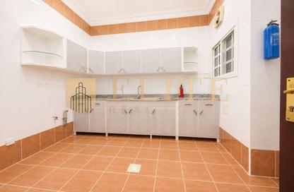 Apartment - 2 Bedrooms - 2 Bathrooms for rent in Al Hashmi Building - Al Muntazah Street - Al Muntazah - Doha
