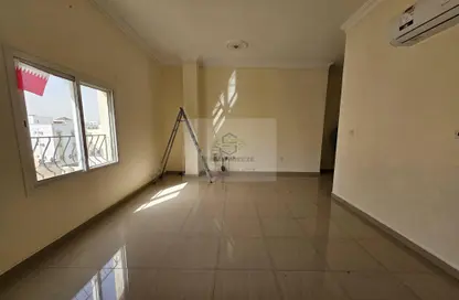 شقة - 2 غرف نوم - 2 حمامات للايجار في شقق مساكن المطار القديم - طريق المطار القديم - الدوحة