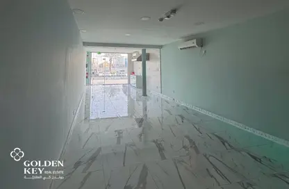 محل - استوديو - 1 حمام للايجار في مبنى سلوي التجاري - طريق سلوى - الدوحة