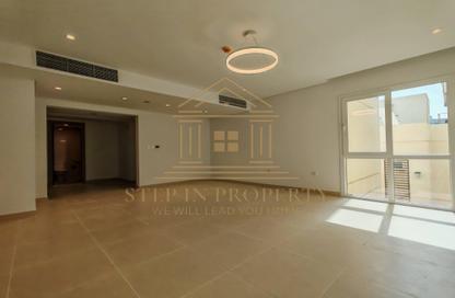 Apartment - 2 Bedrooms - 3 Bathrooms for rent in Al Morouj Inn Hotel - Corniche Road - Corniche Road - Doha
