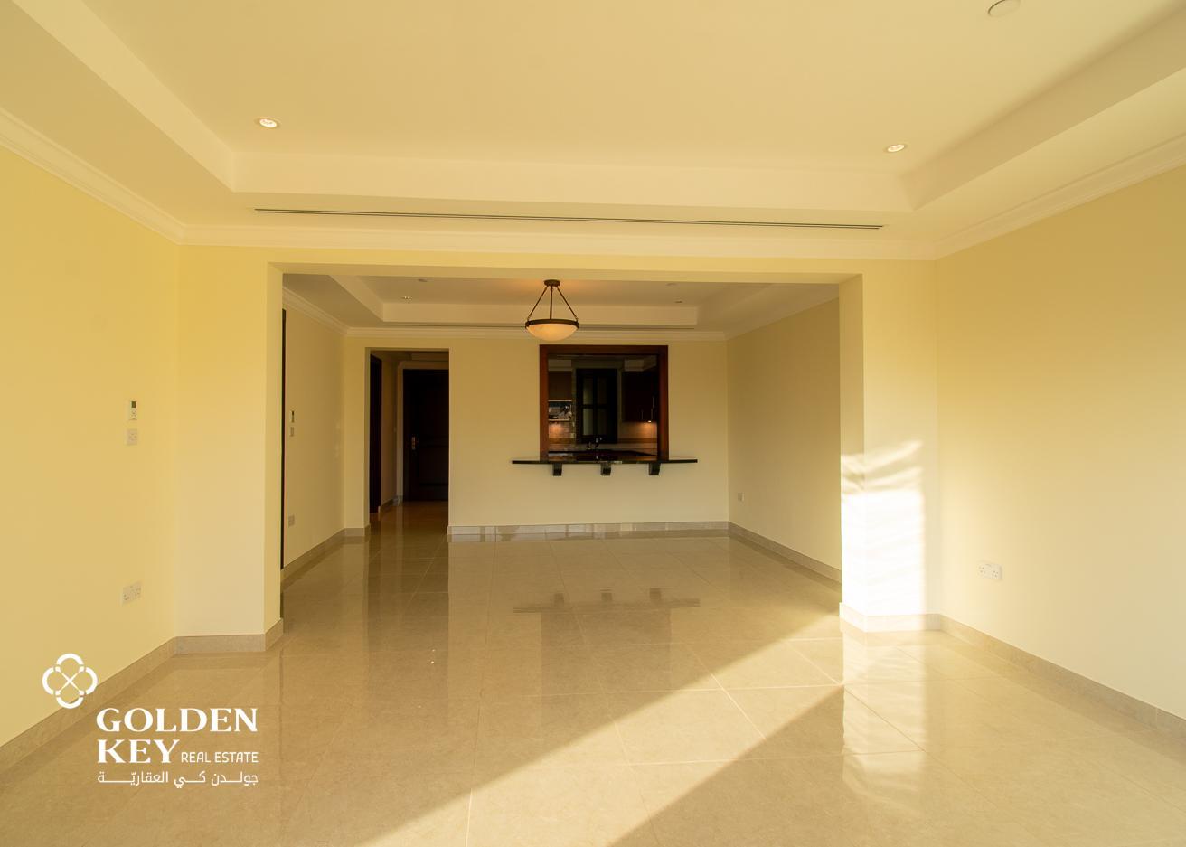 NO COMMISSION | 1BR+Office Townhouse | Big Terrace