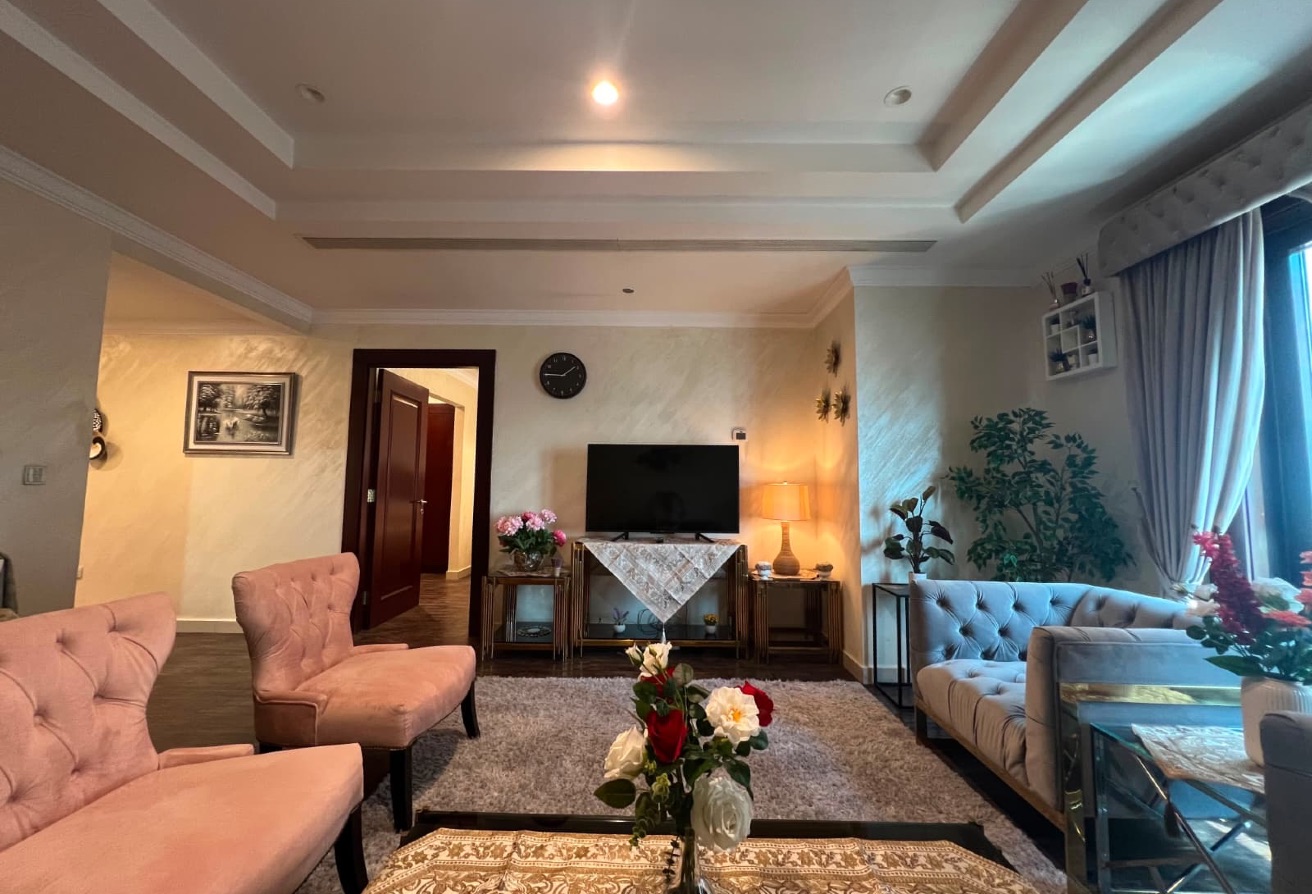 Luxury 2BR | Porto Arabia | Furnished thumbnail 5