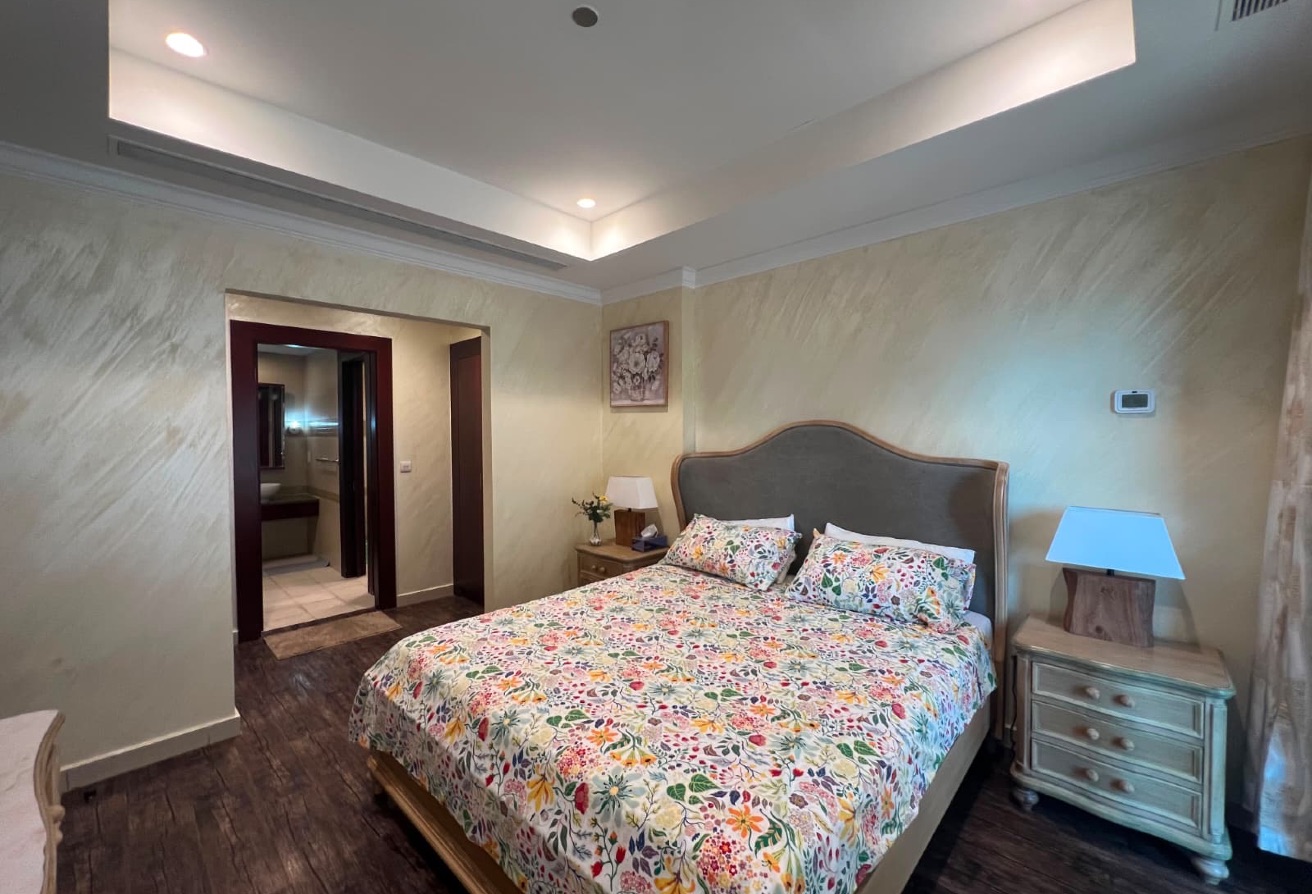 Luxury 2BR | Porto Arabia | Furnished thumbnail 18