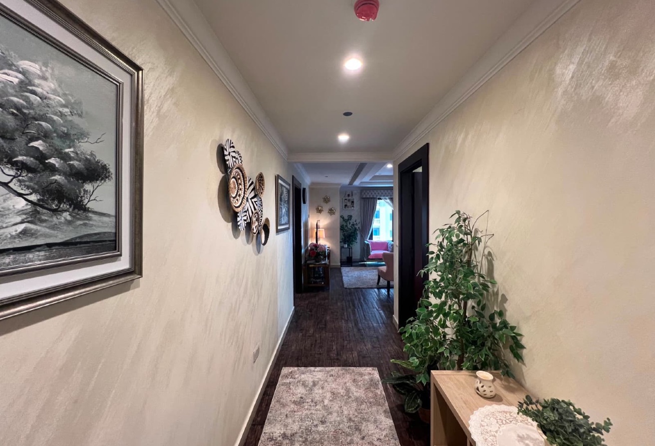 Luxury 2BR | Porto Arabia | Furnished thumbnail 8