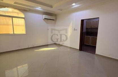 Apartment - Studio - 1 Bathroom for rent in Umm Al Seneem Street - Ain Khaled - Doha