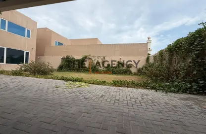 Villa - 4 Bedrooms - 5 Bathrooms for rent in Al Thumama - Al Thumama - Doha