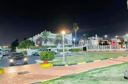 مجمع سكني - 5 غرف نوم - 6 حمامات للايجار في شارع النعيجة - غرب الهلال - الهلال - الدوحة