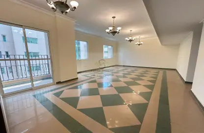 Apartment - 3 Bedrooms - 3 Bathrooms for rent in Banks street - Musheireb - Doha