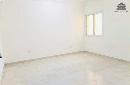 Apartment - 2 Bedrooms - 2 Bathrooms for rent in Umm Ghuwailina 4 - Umm Ghuwailina - Doha