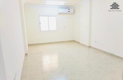Apartment - 2 Bedrooms - 2 Bathrooms for rent in Umm Ghuwailina 4 - Umm Ghuwailina - Doha