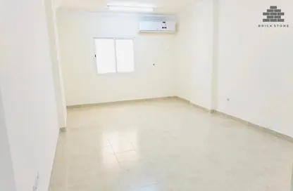 Apartment - 2 Bedrooms - 2 Bathrooms for rent in Umm Ghuwailina 4 - Umm Ghuwailina - Doha