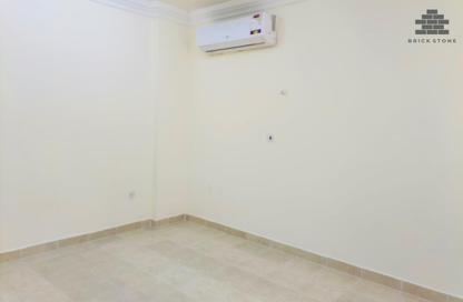Apartment - 2 Bedrooms - 2 Bathrooms for rent in Umm Ghuwailina 4 - Umm Ghuwailina - Doha